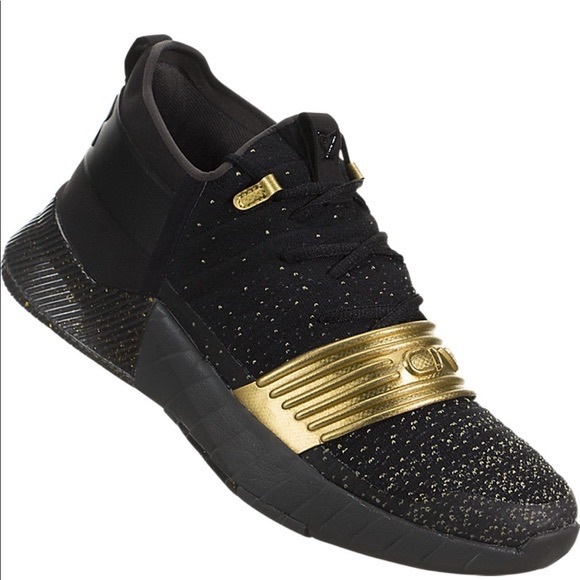 Under Armour Other - Men’s under armour C1N gold basketball shoes